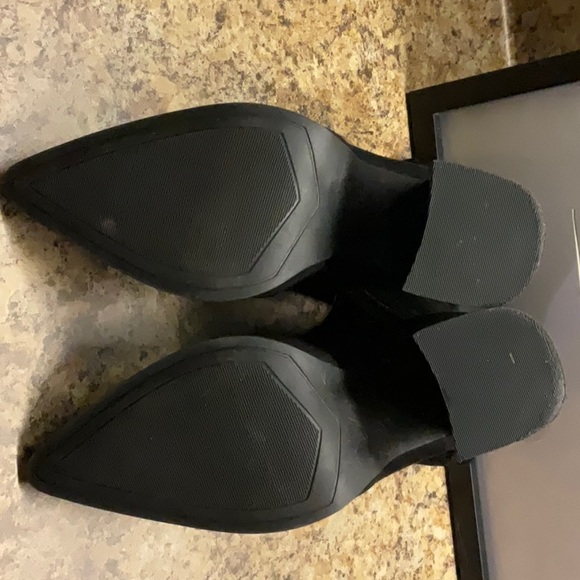 Steve Madden black suede booties - Picture 3 of 4